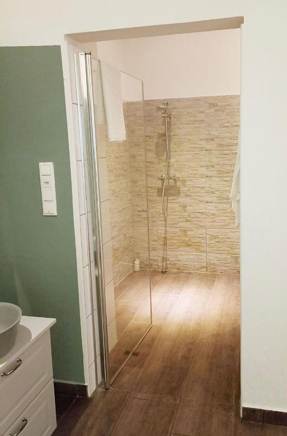 וינה 3 Bedrooms With Ensuite Bathrooms מראה חיצוני תמונה